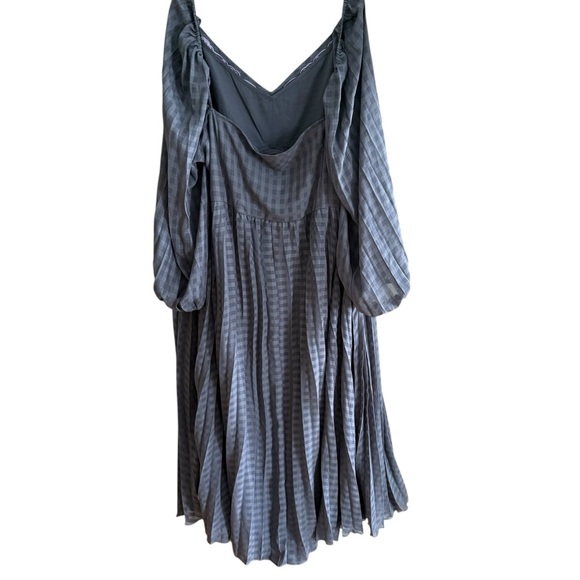 ASOS DESIGN embroidered bust pleated midi dress long sleeve in dark grey 26 - Picture 9 of 14